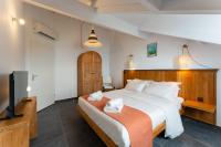 Three-Bedroom Apartment with Ocean View