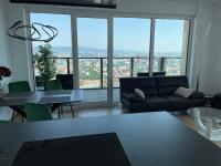 City view from 30. floor, parking price included - Ferienwohnung Sarndorf
