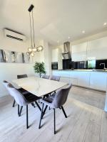 Luxury Garden Penthouse *MK* - B&B Kutleše