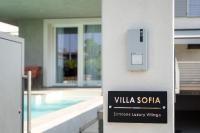 VILLA SOFIA Villa with Private Pool in Sirmione Lake Garda - Chambres d'hôtes San Martino della Battaglia