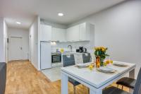 Cikat Bay Modern Apartment /w Balcony - Happy Rentals - Chambres d'hôtes Mali Lošinj