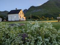 Lauvåsstua-Charming house by the sea - B&B Bøstad