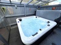 Rotorua Holiday Home - Prime Location - With Garden - B&B Rotorua