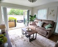 Luxury Modern Bungalow Louth with parking - Close to Riverside Walks & Pub - Bed and Breakfast Louth