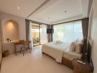 King Suite with Pool View