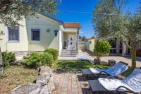 Villa Sole Istria near Pula for 7 people with jacuzzi and children playground - Bed and Breakfast Marčana