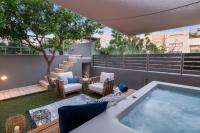Urban Living Homes, with Jaccuzi - B&B Ágios Onoúfrios