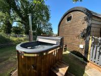 Lincoln Luxury Bespoke Fishing pod-Woodlands Fisheries - Chambres d'hôtes Spilsby