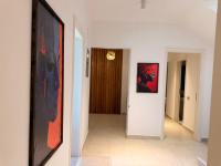 Spacious 3BR Einbay Villa with Terrace & Views - B&B Al ‘Ayn as Sukhnah