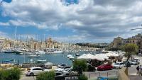 Stylist Boutique Stay in Historic Senglea - Walking Distance to the Valletta Ferry - B&B Senglea