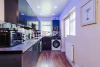 3 bed house Driveway Workspace Sleeps 7 - B&B Manchester