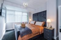3 bed house Driveway Workspace Sleeps 7 - B&B Manchester