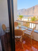 Comfortable bungalow in Santiago del Teide - 60 m² with balcony - Bed and Breakfast Santiago del Teide