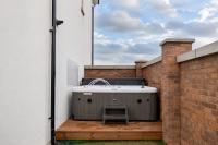 Hot Tub - Parking - Edinburgh Shawfair-Nr Hospital - B&B Dalkeith