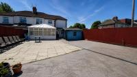 Beautiful 4 bed house - opposite park - B&B Cardiff