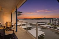 Boat Slip TopFloorLakeView Seasonal Pool Hot Tub - B&B Lake Ozark