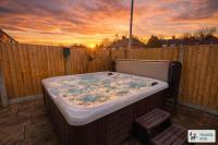 Silkwood House Boutique 4 Bed near Peak District - B&B Leek