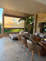 Gialova Hills - Luxury Villa with Private Pool, Sauna, Garden & Seaview - B&B Gialova