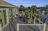 Azule Waterfront Villa with Private Dock - B&B Clearwater Beach