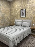 Charming Exposed Brick Apartment by UT & Hotspots - B&B Austin