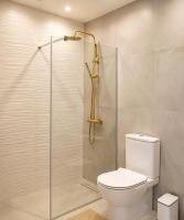 Modern Seaview Apartment In Enaerios area Limassol - B&B Limisso