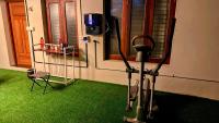 Room with Patio at LIC Pattom in a Garden Home Pennyvilla - Chambres d'hôtes Thiruvananthapuram