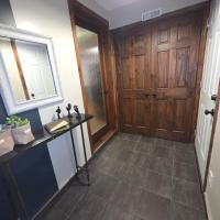 Elora, 2 bedroom Close to Downtown - Diamond in the Rough - Bed and Breakfast Elora