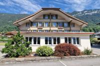 A Post, charming and newly renovated apartment in a historic 1851 house near Interlaken - Chambres d'hôtes Ringgenberg