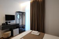 Queen Room with Pool View