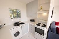 Modern Apartment Opposite Hagley Park with Free Parking - Chambres d'hôtes Christchurch