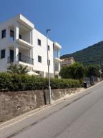 Voyka Apartments - Bed and Breakfast Tivat