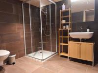 Altels Apartment I 20min to Interlaken I free parking - B&B Frutigen