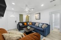 Contemporary Arlington Stay - Walk to AT&T Stadium - Free Parking - B&B Arlington