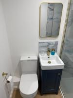 Stylish 2 bed Paisley flat with parking - Bed and Breakfast Paisley