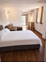 W beach house - B&B Buljarica