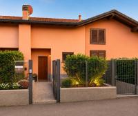 Lilly House -Garden Home near Lake Como Switzerland and Milan - B&B Fino Mornasco