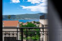 Sea View Rooftop Penthouse - Bed and Breakfast Tivat