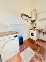 Two bedroom Shangri La apartment with private pool - Bed and Breakfast Guia