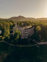 Zamek Karpniki Schloss Fischbach - B&B Łomnica