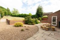 Spacious 4 Bedroom House with Games Room & Garden - B&B Caistor