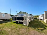 Lovely 8 berth caravan at Naze Marine Holiday Park in Essex ref 17237C - B&B Walton-on-the-Naze