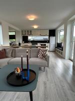 Moderne hus tæt på fjorden - Ferienwohnung Skibby