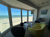 Valentino 0401 - 2 bedrooms 6p - stunning sea view - centrally located - Bed and Breakfast Koksijde