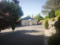 Lakeside Lodge Where the Mountains Meet the Waters - Ferienwohnung Ballyknockan