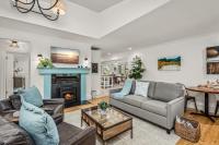 The County Line Hot Tub Swim Spa Retreat - B&B Glen Ellen