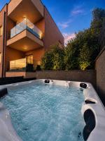 Luxury Modern Oasis with Private Garden" Grand Jacuzzi" - B&B Podstrana