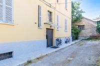 GuestHost - Bright and Cozy Apartment with Parking - B&B Parma