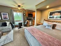 Lutsen Mtn Ski-In/Ski-Out Studio | Lake & Mtn View - B&B Lutsen