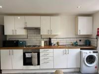 Casa Cove GF Apt with Parking - 5 min to Hospital - B&B Manchester