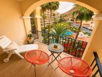 Castle Harbour Los Cristianos Beautiful studio with pool view - B&B Los Cristianos
